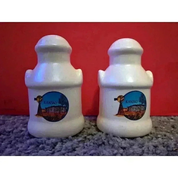 Vintage Kansas Souvenir Ceramic Salt/Pepper Shaker Set Collectable Kitchen Decor - Picture 1 of 7